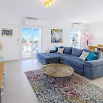 Apartment Jeanne Darc - Spacieux, 6 Personnes, Vue Mer, Terrasse, Familial Antibes